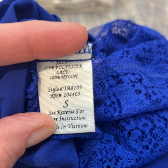 MINE Blue Lace Accent Women's Top size small. - Picture 6 of 6